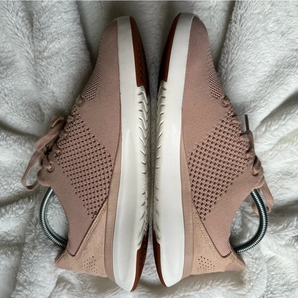KIZIK Lima Hands Free Knit Sneakers Unisex Fawn Mens 9W Womens 10.5W Beige White - Picture 8 of 9